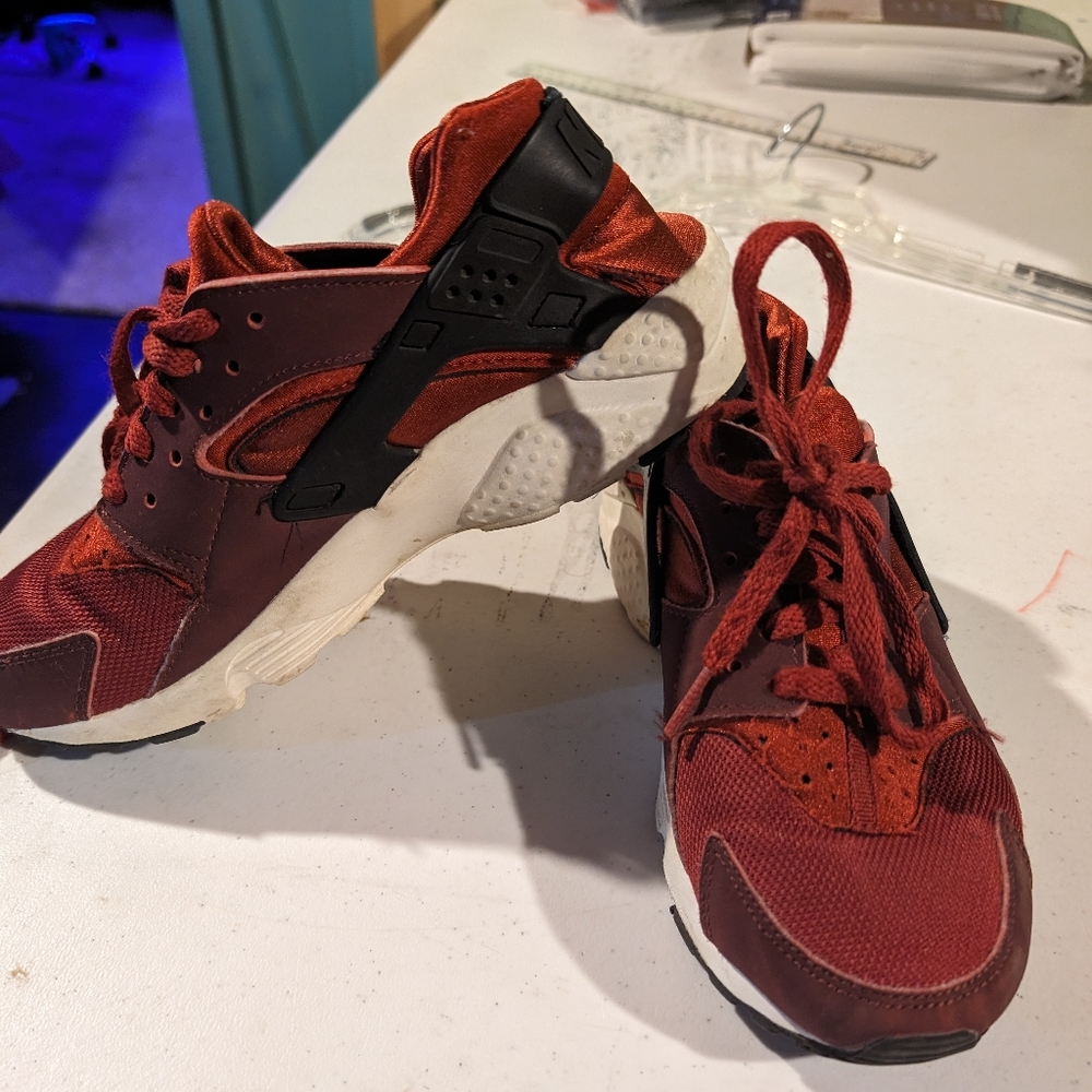 Nike Boys Athletic Shoes Sneakers size 6Y